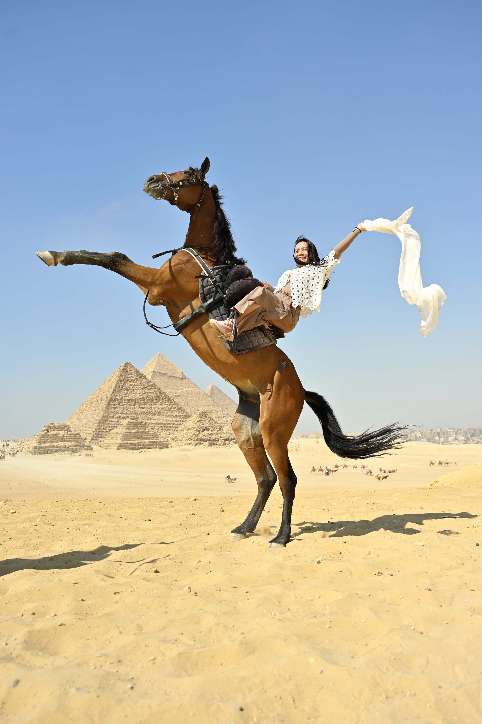 Hong Tuyen Nguyen on a rearing horse in front of the pyramids at Giza